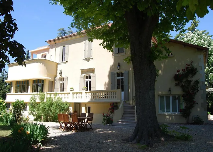 Lovely Cottage In Valreas With Swimming Pool